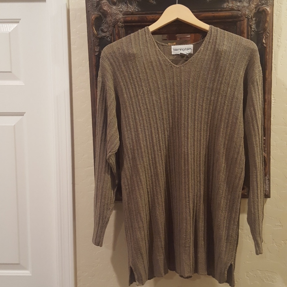 Bloomindale's Womens' Silk V-Neck Sweater; Size S